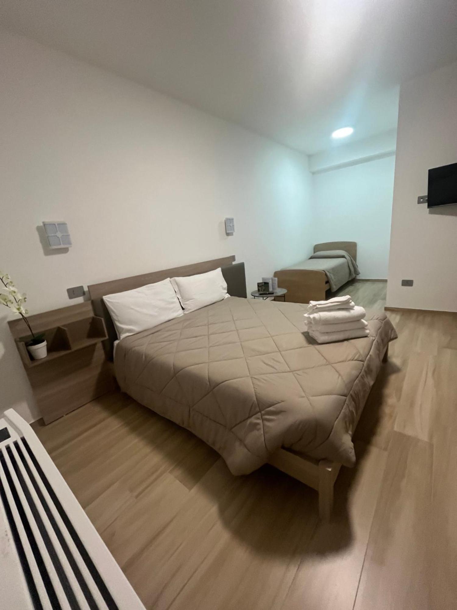 B&B La Terrazza Polifrone 코트로네이 외부 사진