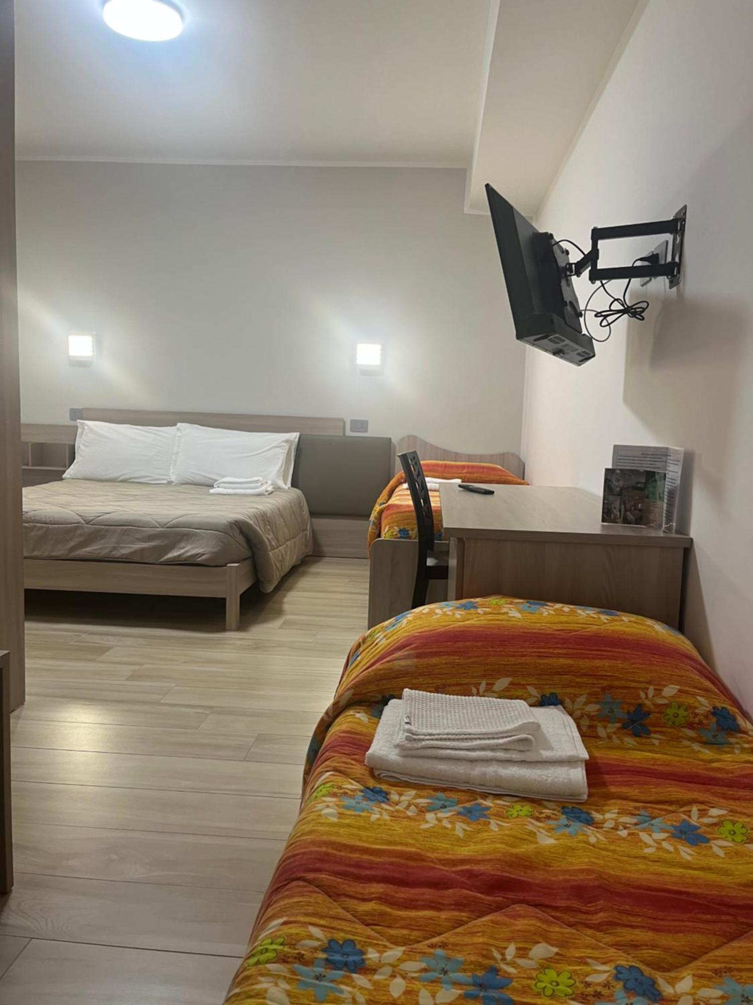 B&B La Terrazza Polifrone 코트로네이 외부 사진